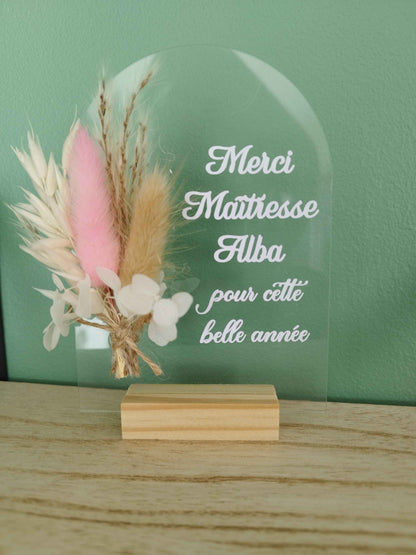 Plaque décorative sur socle fleurie