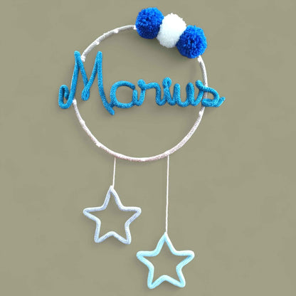 Tricotin Rond 3 Pompons 2 Étoiles : Une Décoration Magique