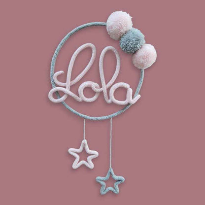 Tricotin Rond 3 Pompons 2 Étoiles : Une Décoration Magique