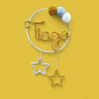 Tricotin Rond 3 Pompons 2 Étoiles : Une Décoration Magique