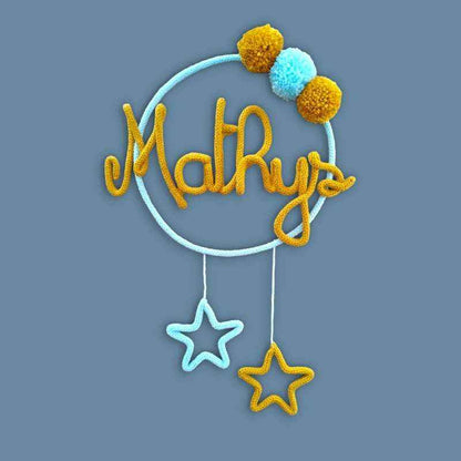 Tricotin Rond 3 Pompons 2 Étoiles : Une Décoration Magique