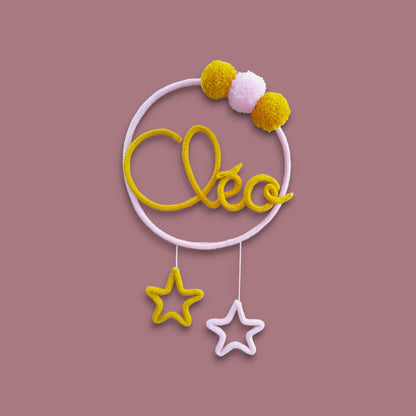 Tricotin Rond 3 Pompons 2 Étoiles : Une Décoration Magique