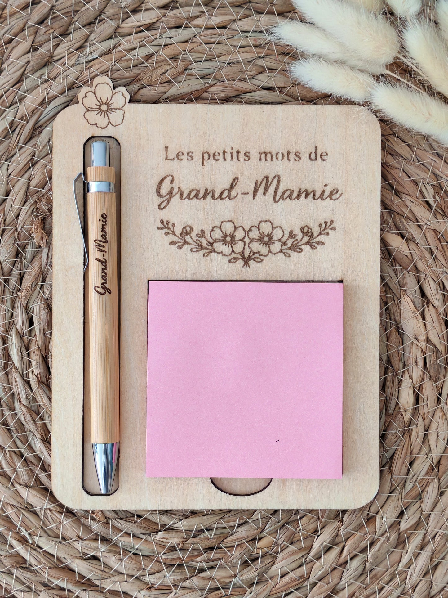 Bloc-notes en bois personnalisé – Mamie 🌼