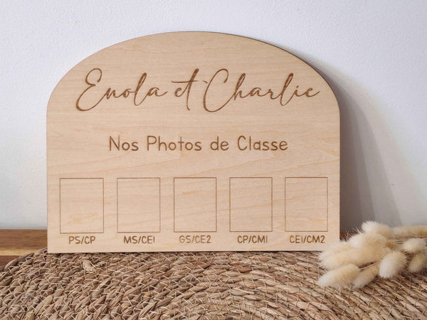 Panneau bois photos de classe "La Fratrie Évolue"