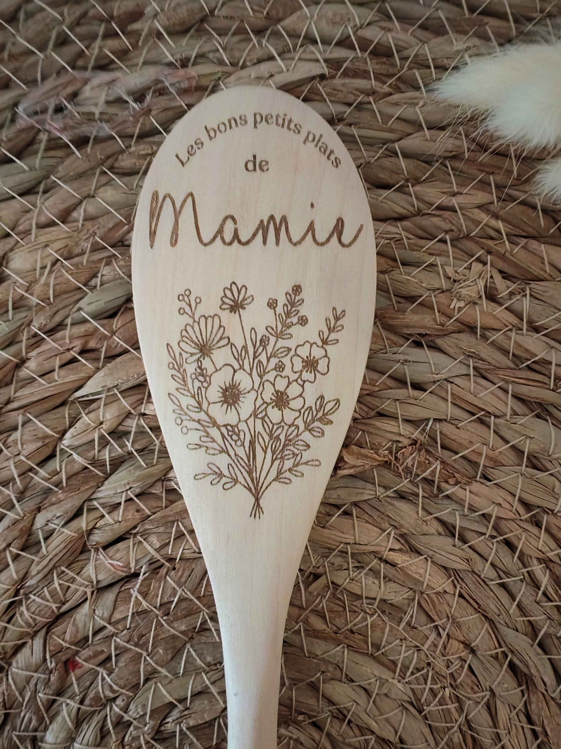 Cuillère en bois gravée